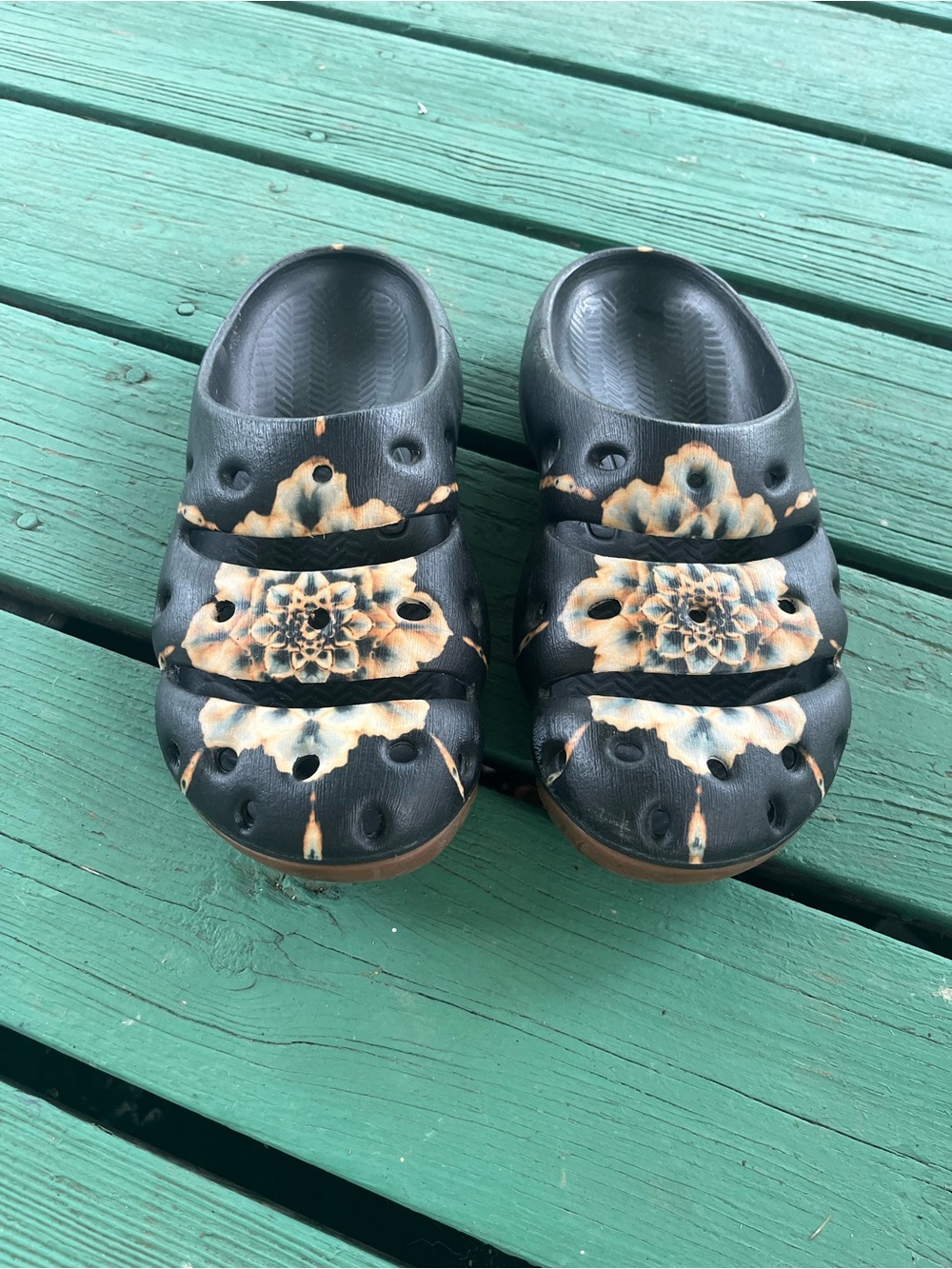 Keen Men's Yogui Clogs Black with Beige Floral “Tie-Dye”
